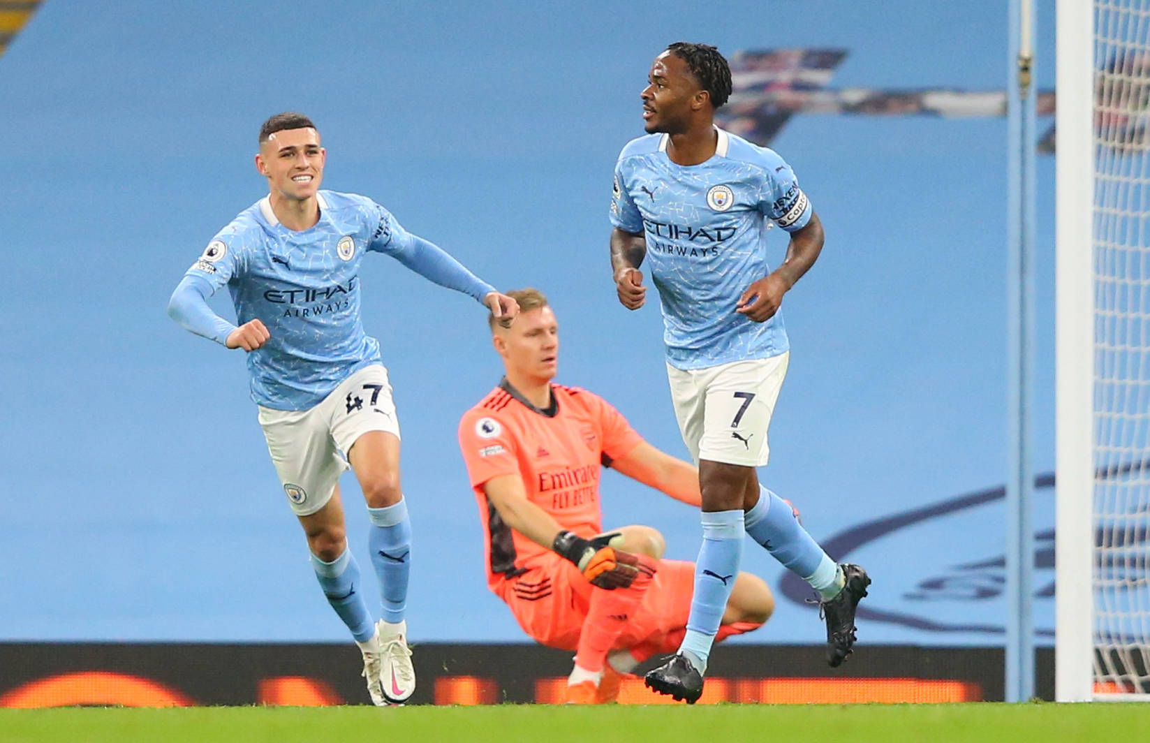 的舞台上展 的舞台上展